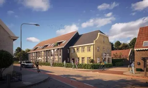 Een gerenderd straatbeeld van een langgerekt woongebouw met dakkapellen naast een geel gepleisterd hoekpand met een kap, aan een straat met een fietspad, hagen en een lantaarnpaal